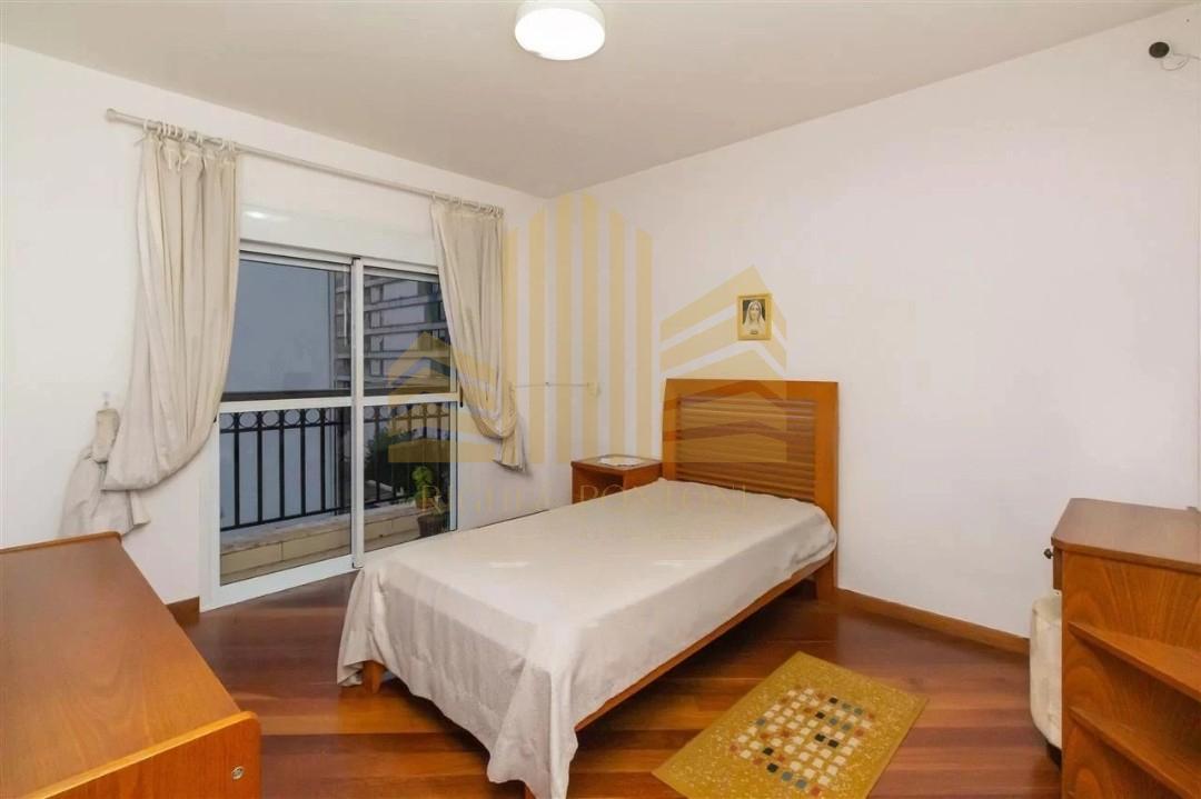 Apartamento à venda com 3 quartos, 212m² - Foto 9