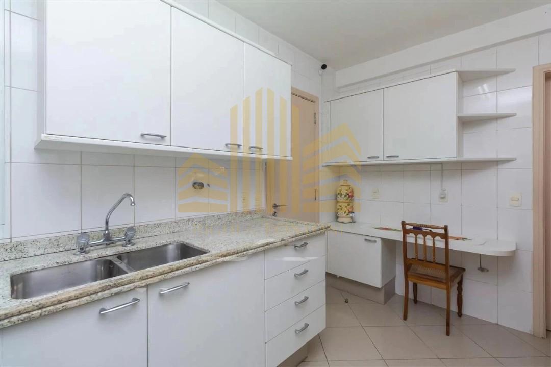 Apartamento à venda com 3 quartos, 212m² - Foto 13