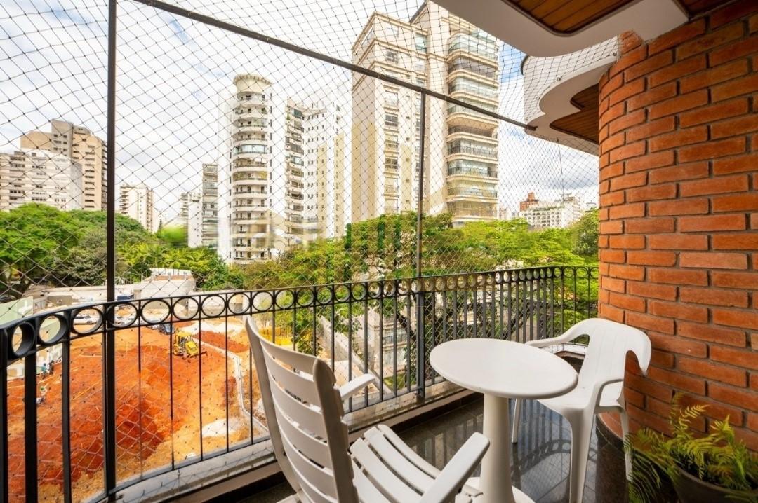 Apartamento à venda com 4 quartos, 217m² - Foto 3