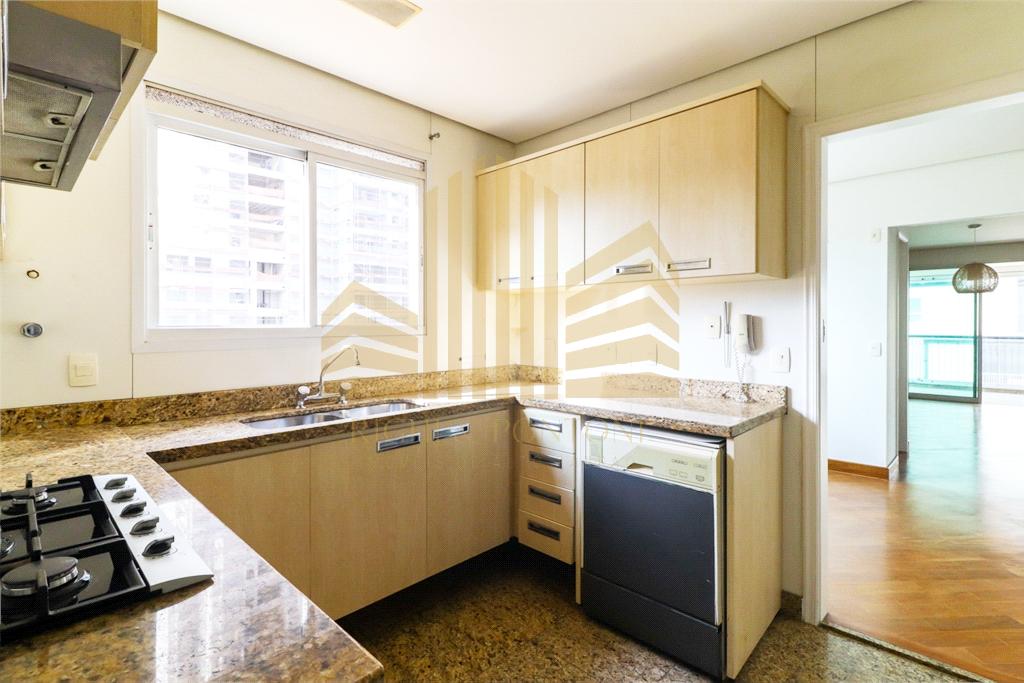 Apartamento à venda com 3 quartos, 231m² - Foto 18